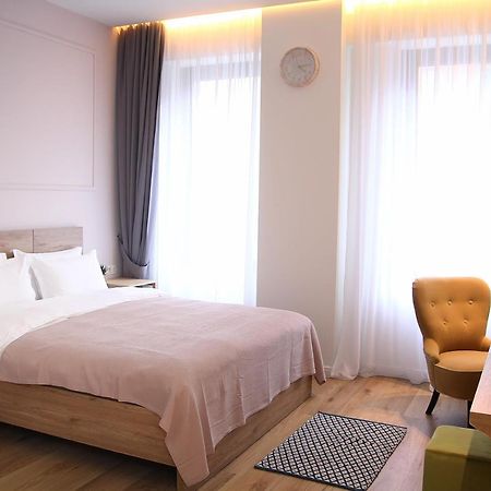 Parilament On Rustaveli 4 Rooms Tbilisi Exteriör bild