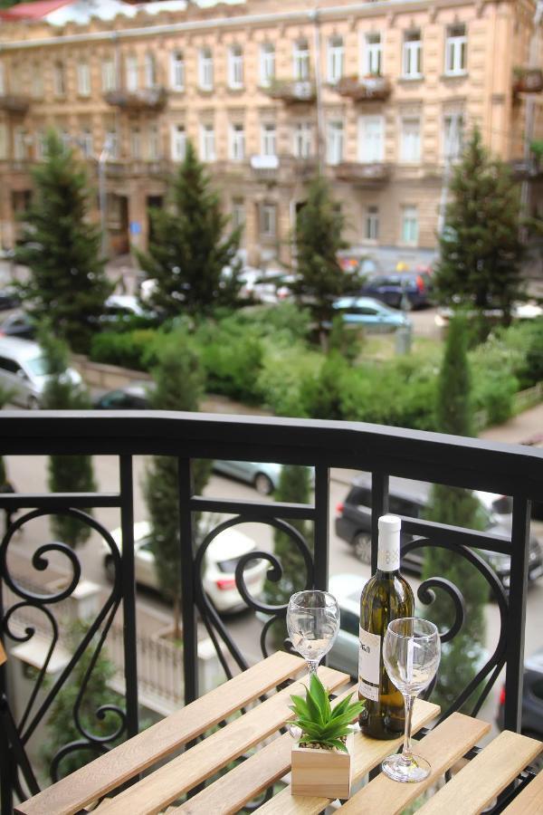 Parilament On Rustaveli 4 Rooms Tbilisi Exteriör bild