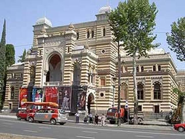 Parilament On Rustaveli 4 Rooms Tbilisi Exteriör bild